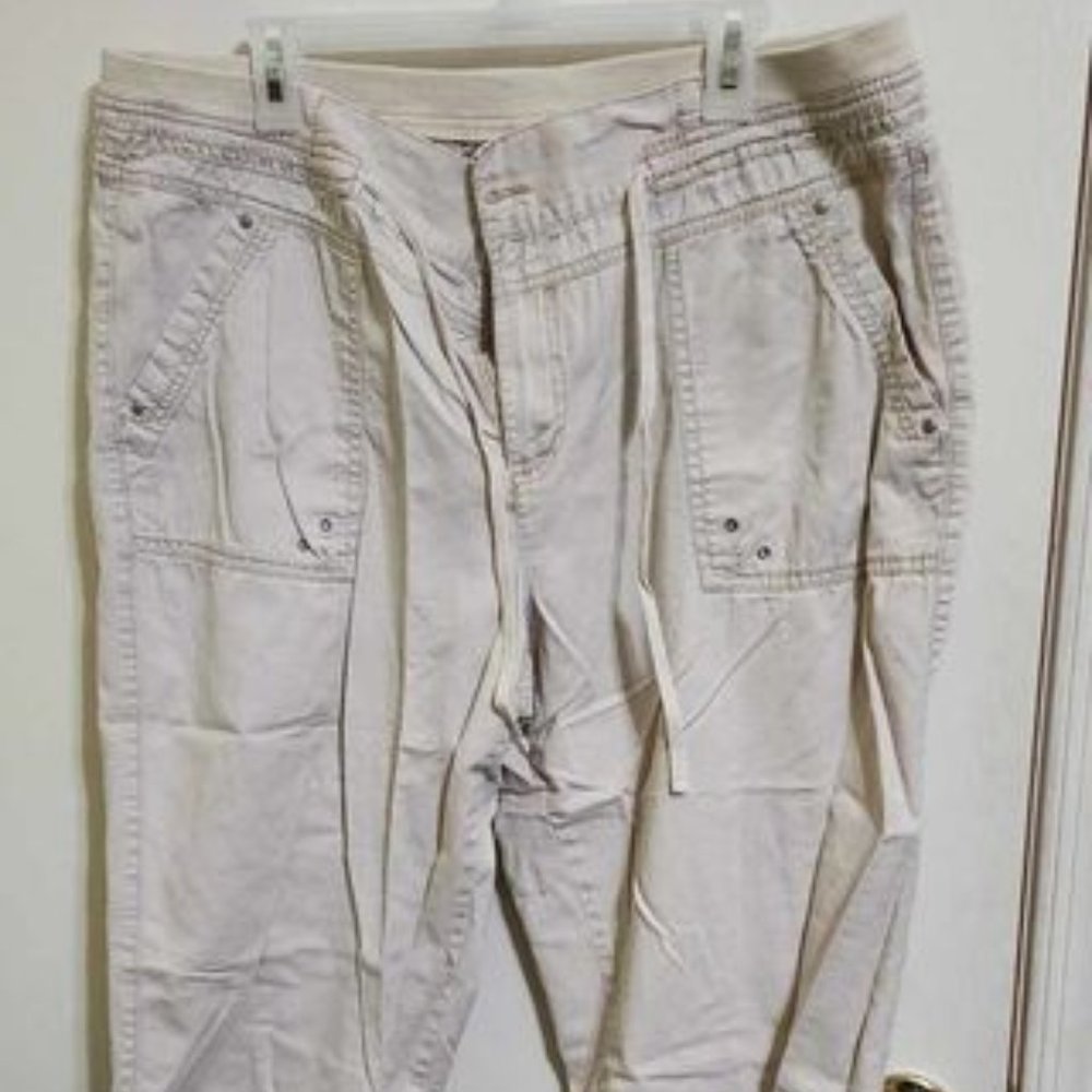 light tan colored capri pants
